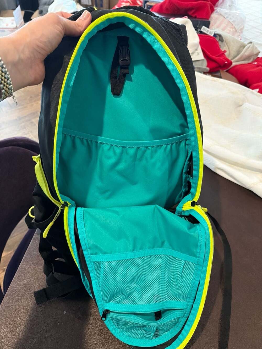 Nike Run Engineered Ultra-Light Running Backpack NEON W Black Volt 15L FAST - Picture 5 of 6